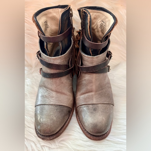 Freebird Crue bootie. Size 10! Color is mutli grey!!  Steam punk!  Bohemian! - Picture 7 of 13